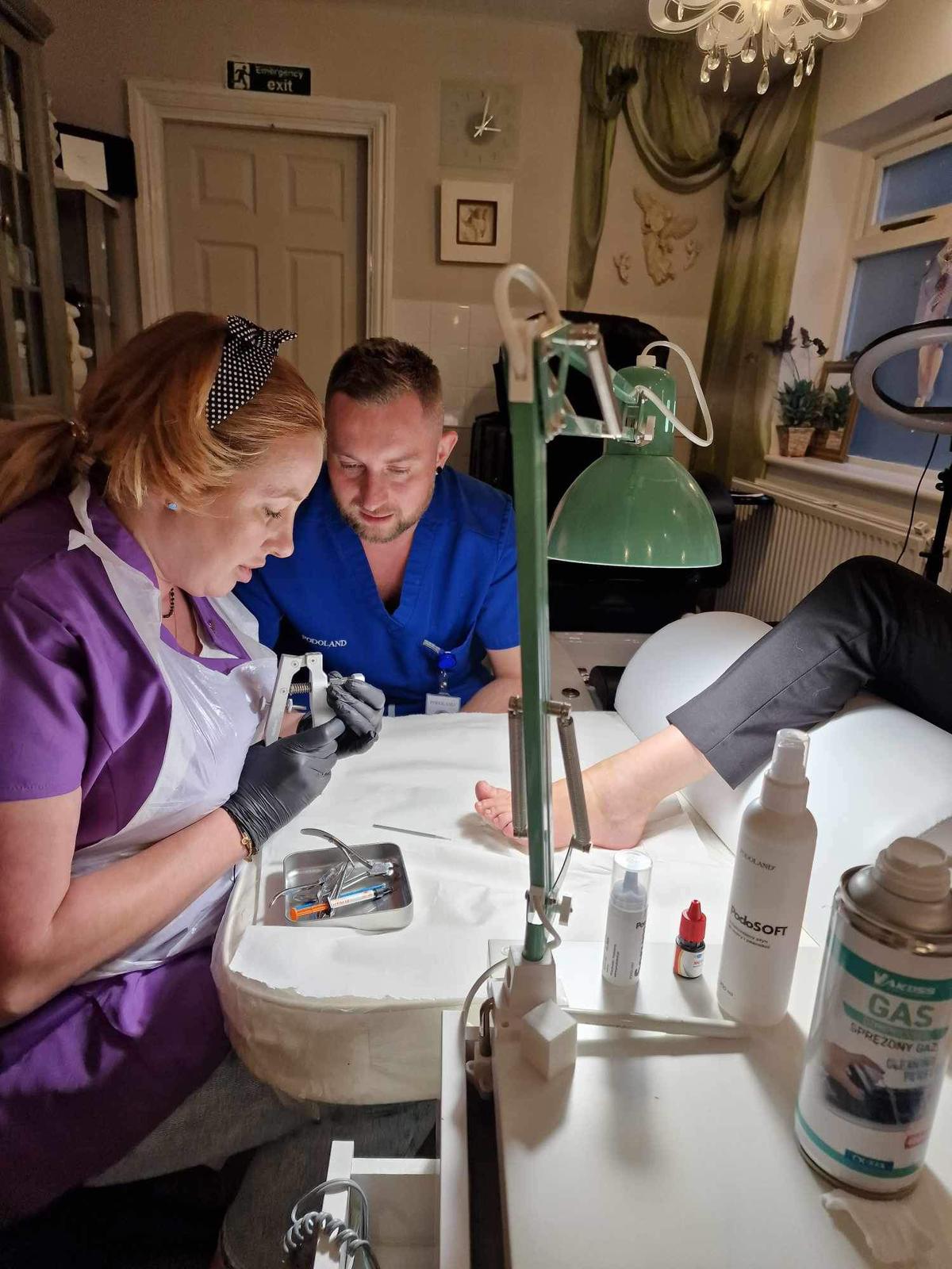 Foot treatment with professional lighting